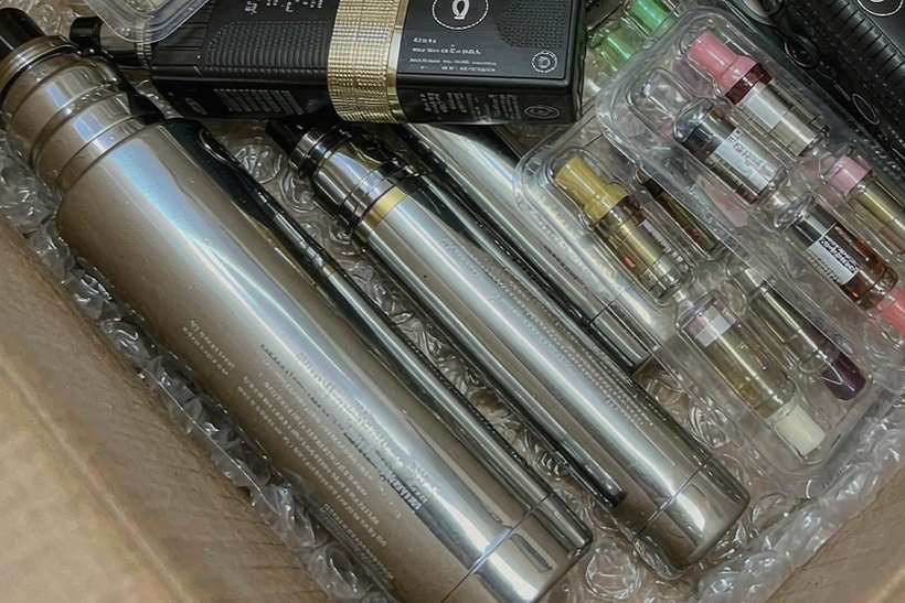 B2B Supply of Elektronna Ya Sisgareta products in Athens — small parcel