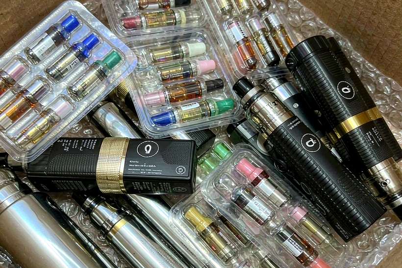 Bulk Distribution for Elektronna Ya Sisgareta products in Athens — small parcel