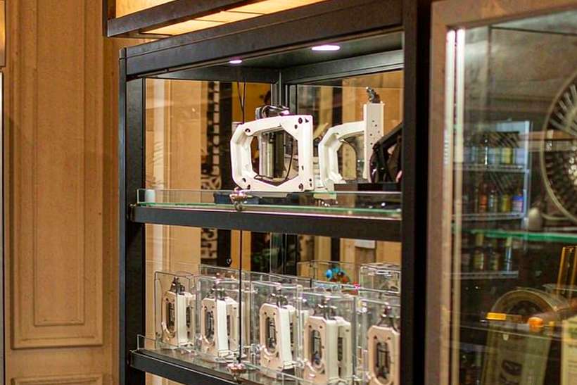 Case Study: Elektronna Ya Sisgareta products in Athens — Spring catalog