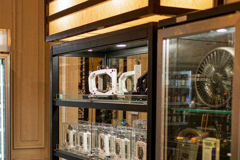 How to Store Elektronna Ya Sisgareta in Athens — small parcel