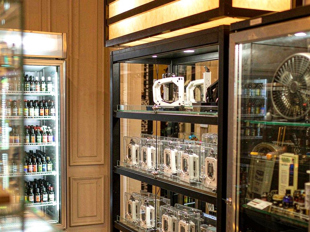 How to Store Elektronna Ya Sisgareta products in Athens — bulk case