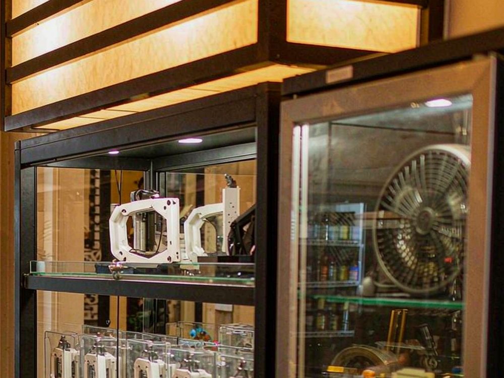 How to Store Elektronna Ya Sisgareta products in Athens — wholesale only