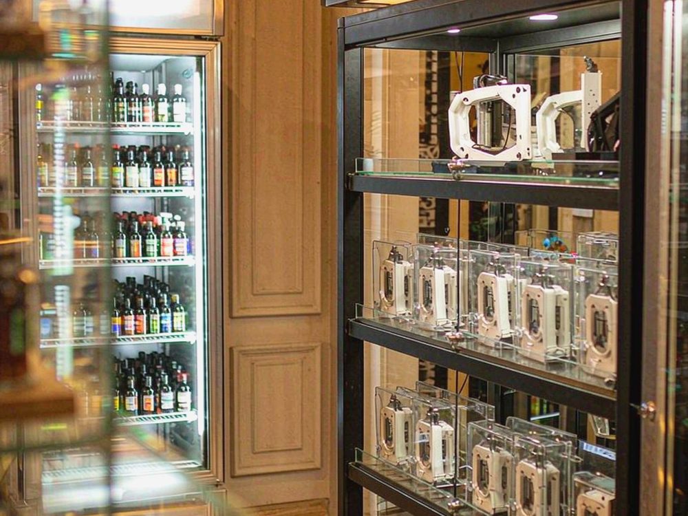 Import Guide for Elektronna Ya Sisgareta in Athens — bulk case