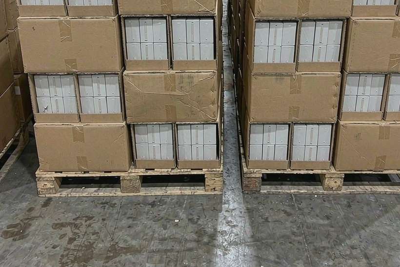 Import Guide for Elektronna Ya Sisgareta in Athens — container load