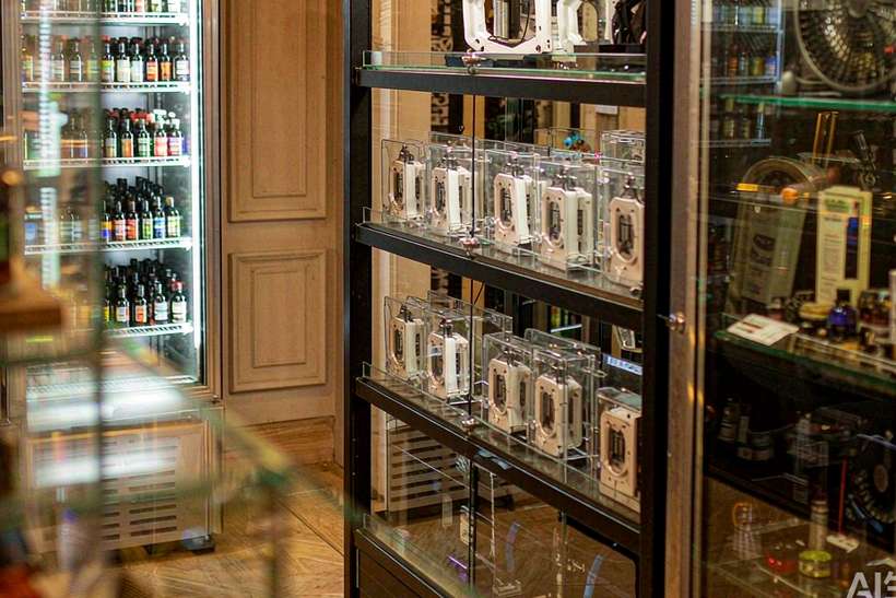 Launch Plan for Elektronna Ya Sisgareta in Athens — limited batch