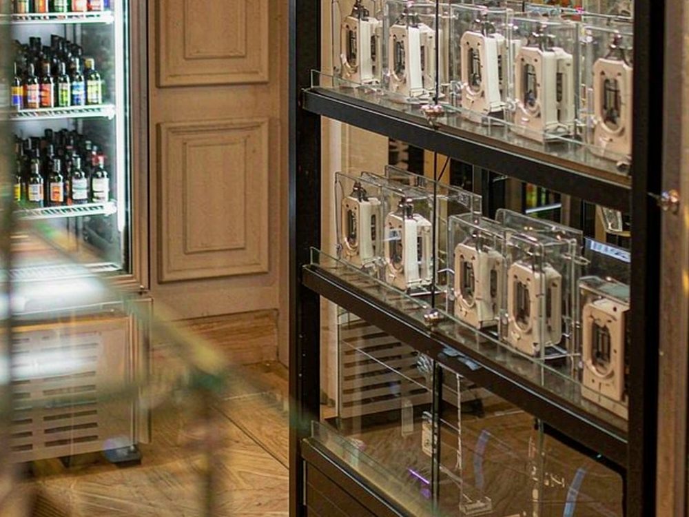 Margins on Elektronna Ya Sisgareta products in Athens — bulk case