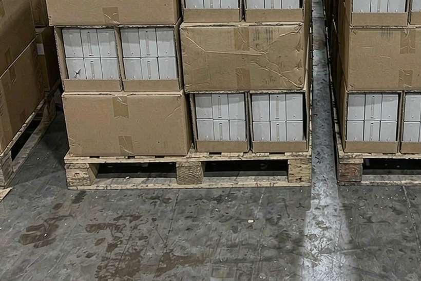 Restocking Athens Elektronna Ya Sisgareta — small parcel