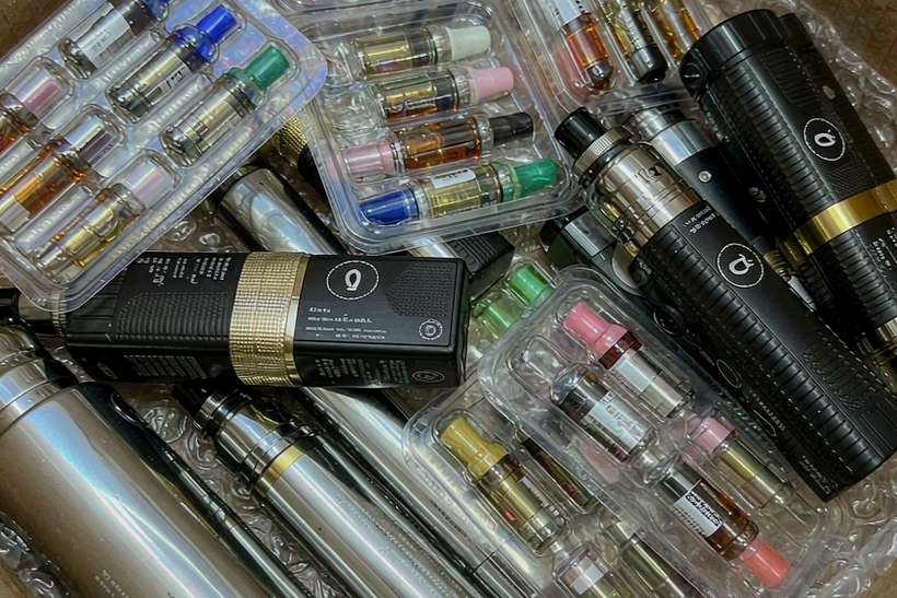 Restocking Elektronna Ya Sisgareta accessories — container load