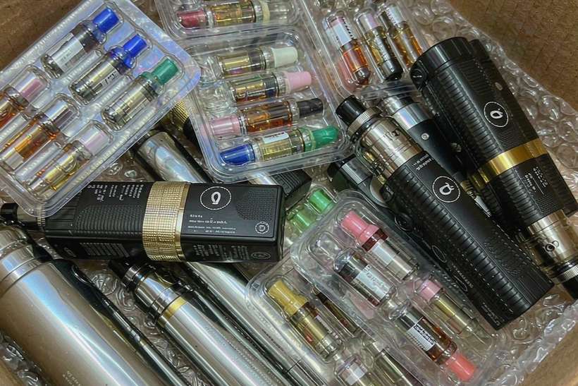 Restocking Elektronna Ya Sisgareta products in Athens — Asia Pacific