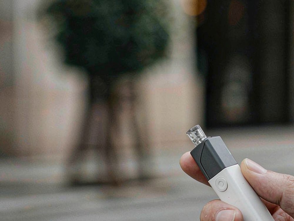 Restocking Elektronna Ya Sisgareta products in Athens — with fast shipping