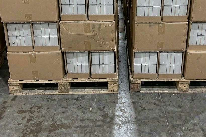 Sourcing Report on Elektronna Ya Sisgareta in Athens — container load