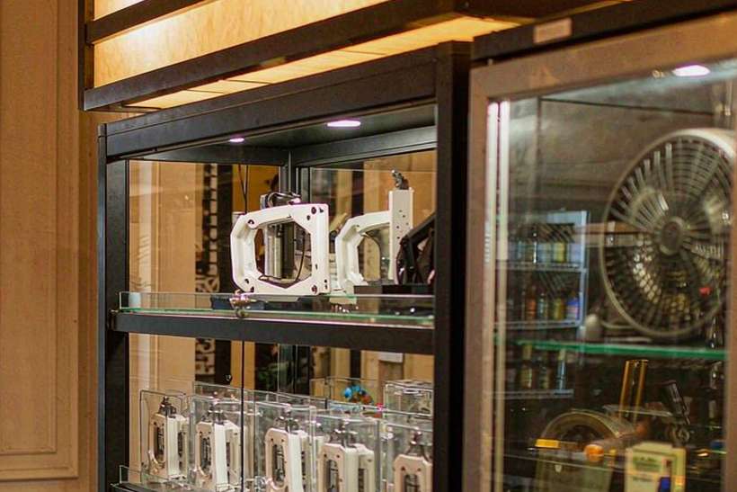 Sourcing Report on Elektronna Ya Sisgareta in Athens — Summer deals