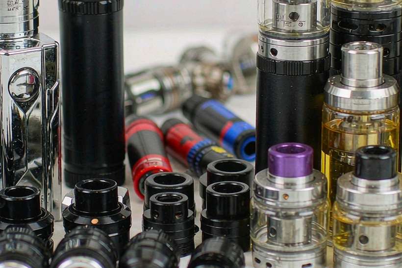 Sourcing Report on Elektronna Ya Sisgareta products in Athens — Winter special