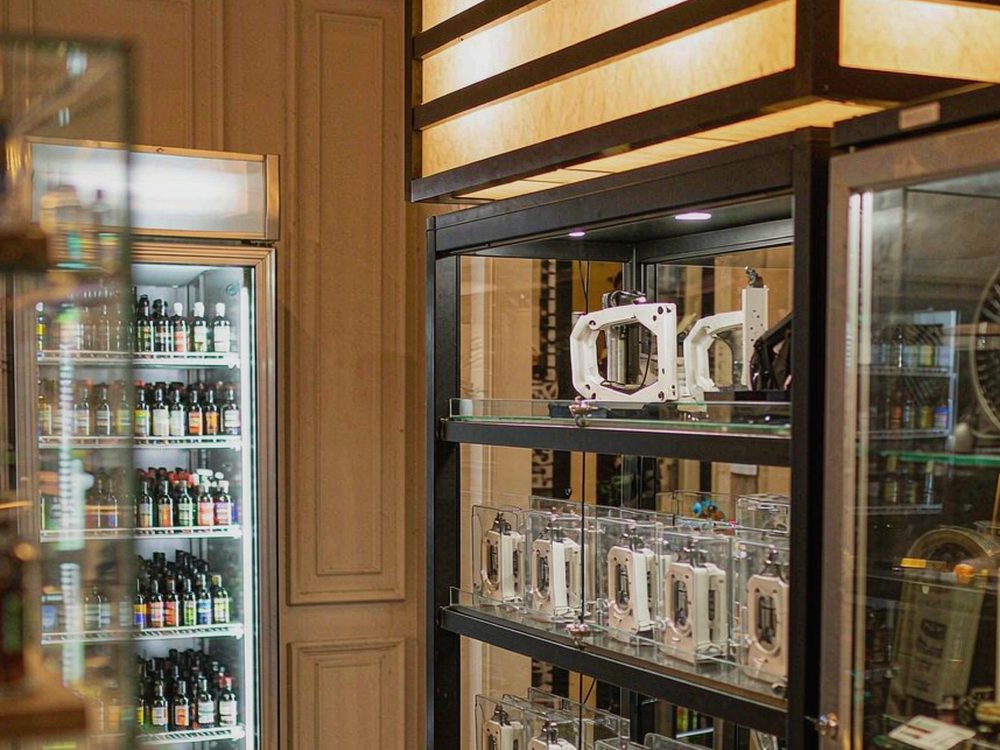 Trend Report on Elektronna Ya Sisgareta products in Athens — budget tier