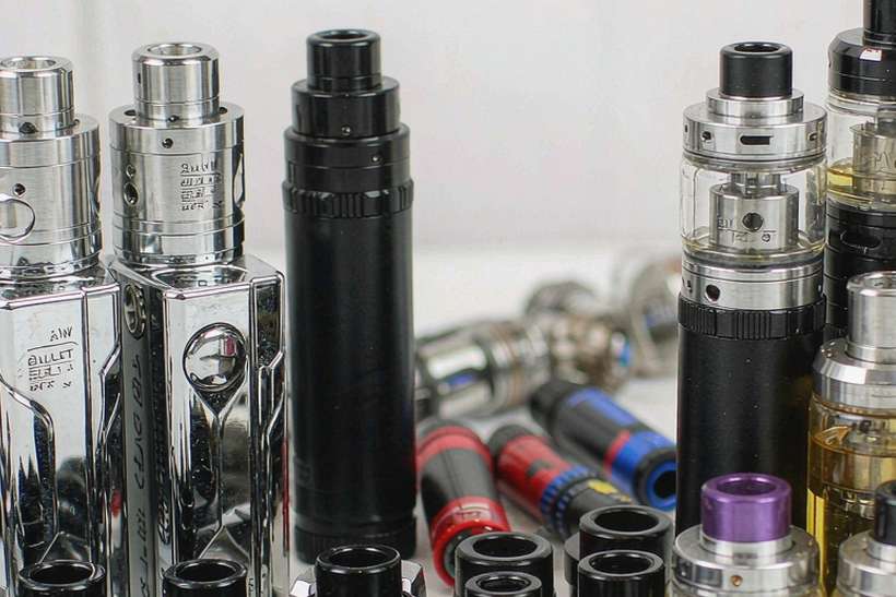 Trend Report on Elektronna Ya Sisgareta products in Athens — small parcel