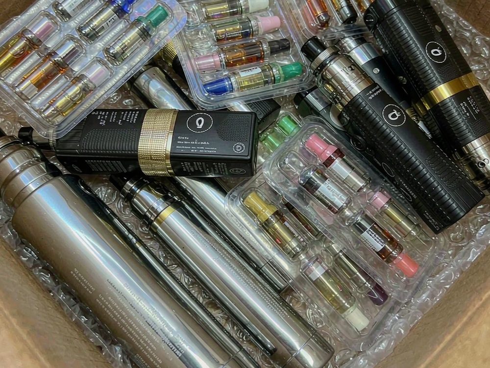 Warehouse Options for Elektronna Ya Sisgareta in Athens — no minimum MOQ