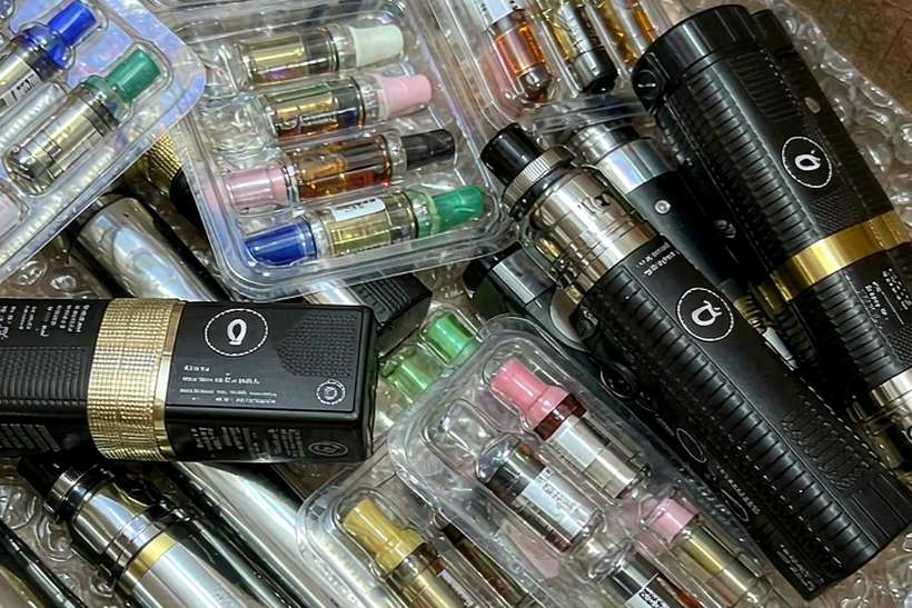 Warranty Notes for Elektronna Ya Sisgareta in Athens — container load